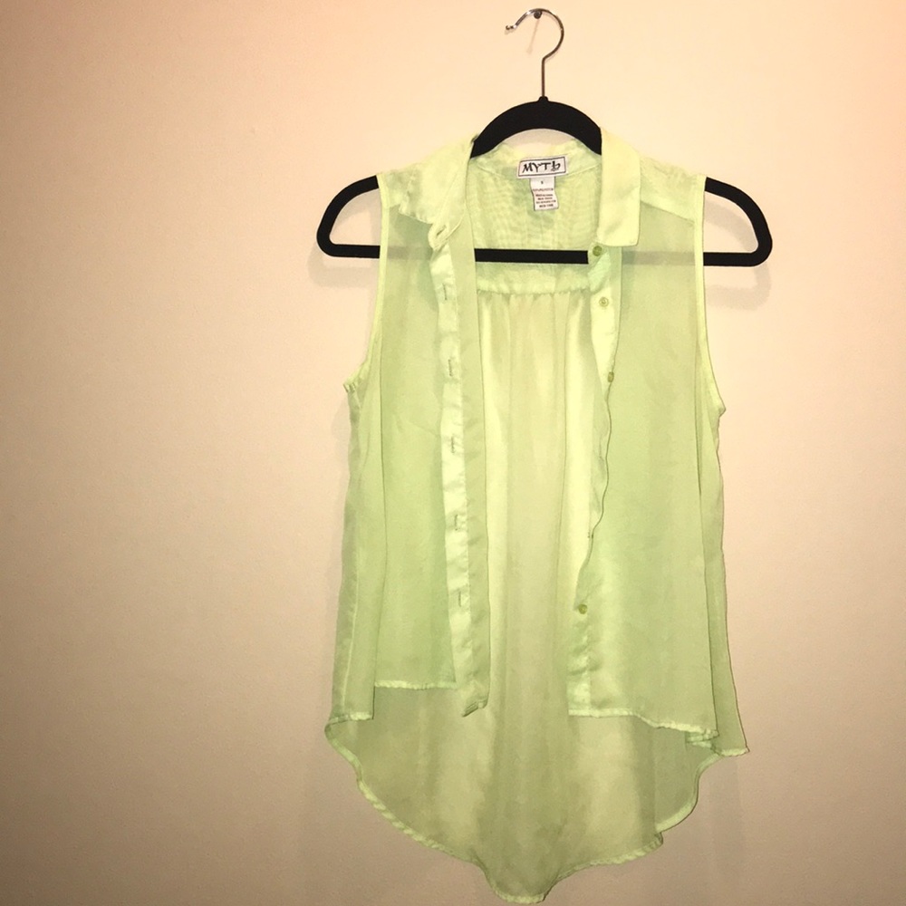 Button up blouse with collar and no sleeves